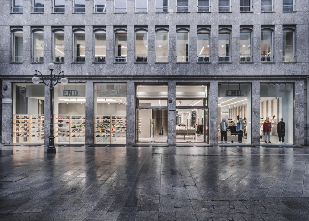 British Retailer End. Lands in Milan ⋆ C. Alana